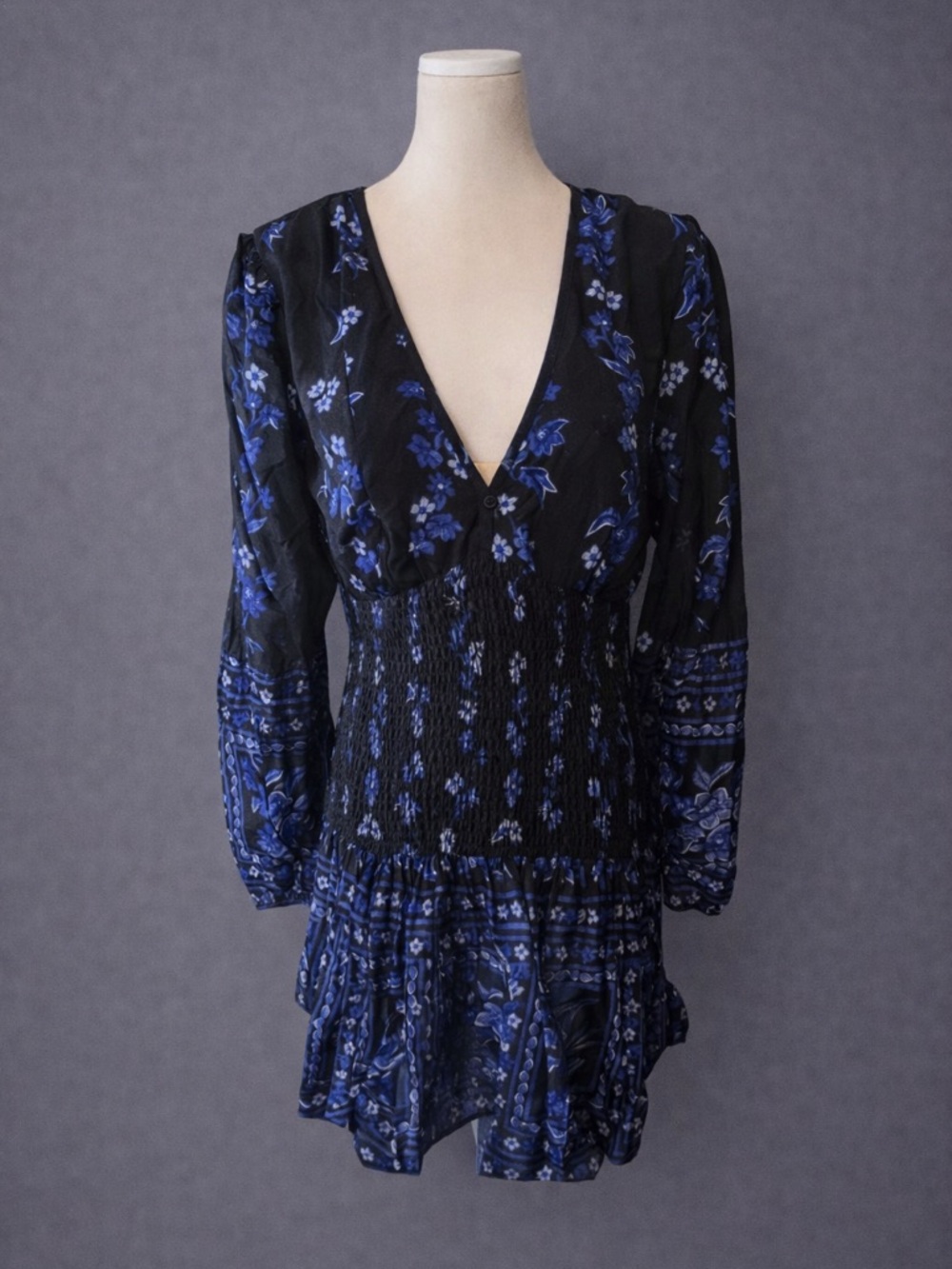 Band of gypsies SZ MD Blue/Black floral dress